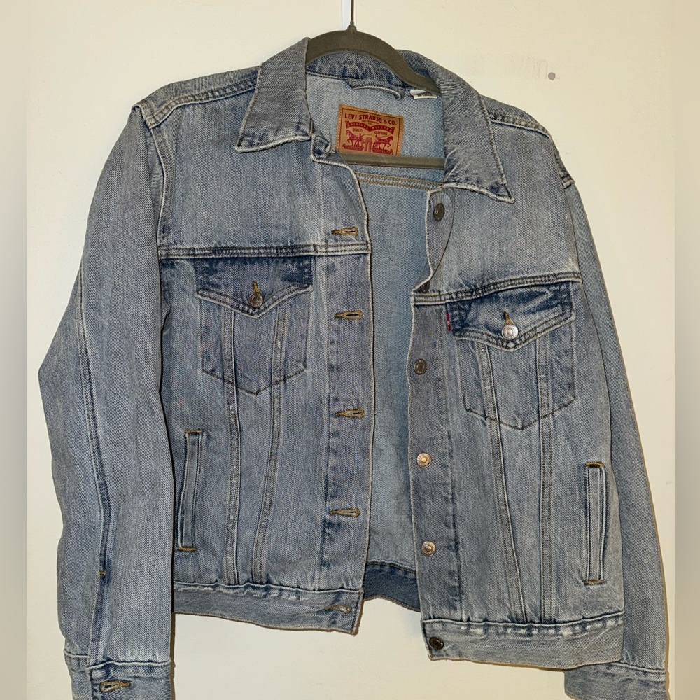 Levi’s oversized denim trucker jacket